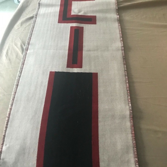 Gucci Ivory/Black Wool/Silk Scarf - Picture 7 of 11